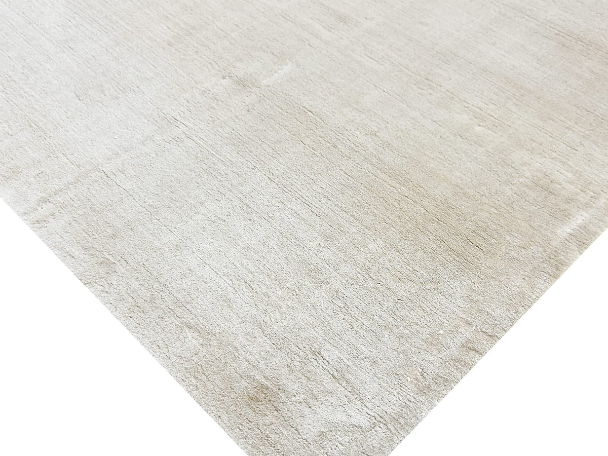 NATURAL SILK LUXE SOLID 6MM PILE NATURAL WHITE