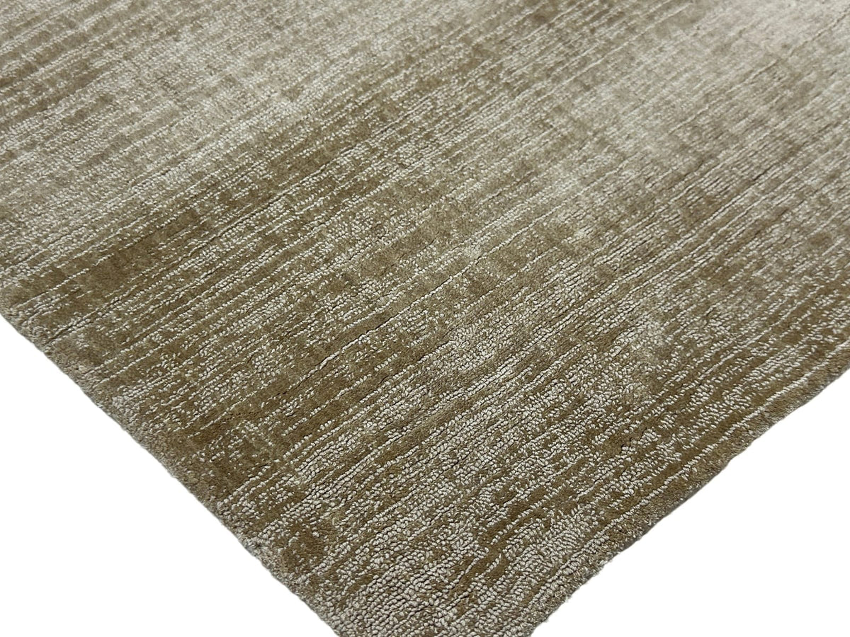 NATURAL SILK LUXE SOLID 6MM PILE SAND