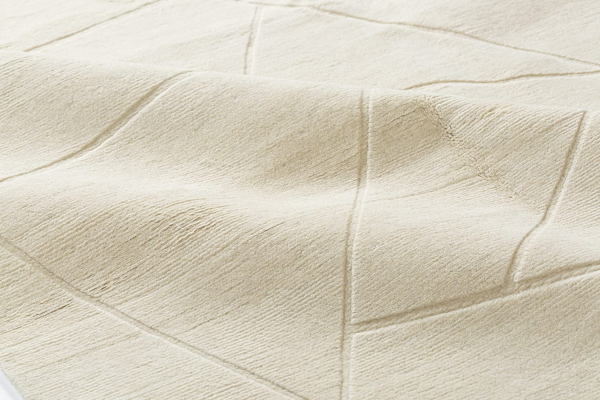 detail image of Fractal White hand knotted area rug design by Tufenkian