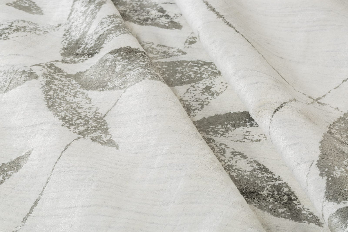 Detail image of Frond White Black