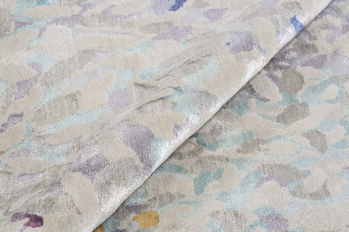 detail image of Petals Lilac hand knotted area rug design by Tufenkian