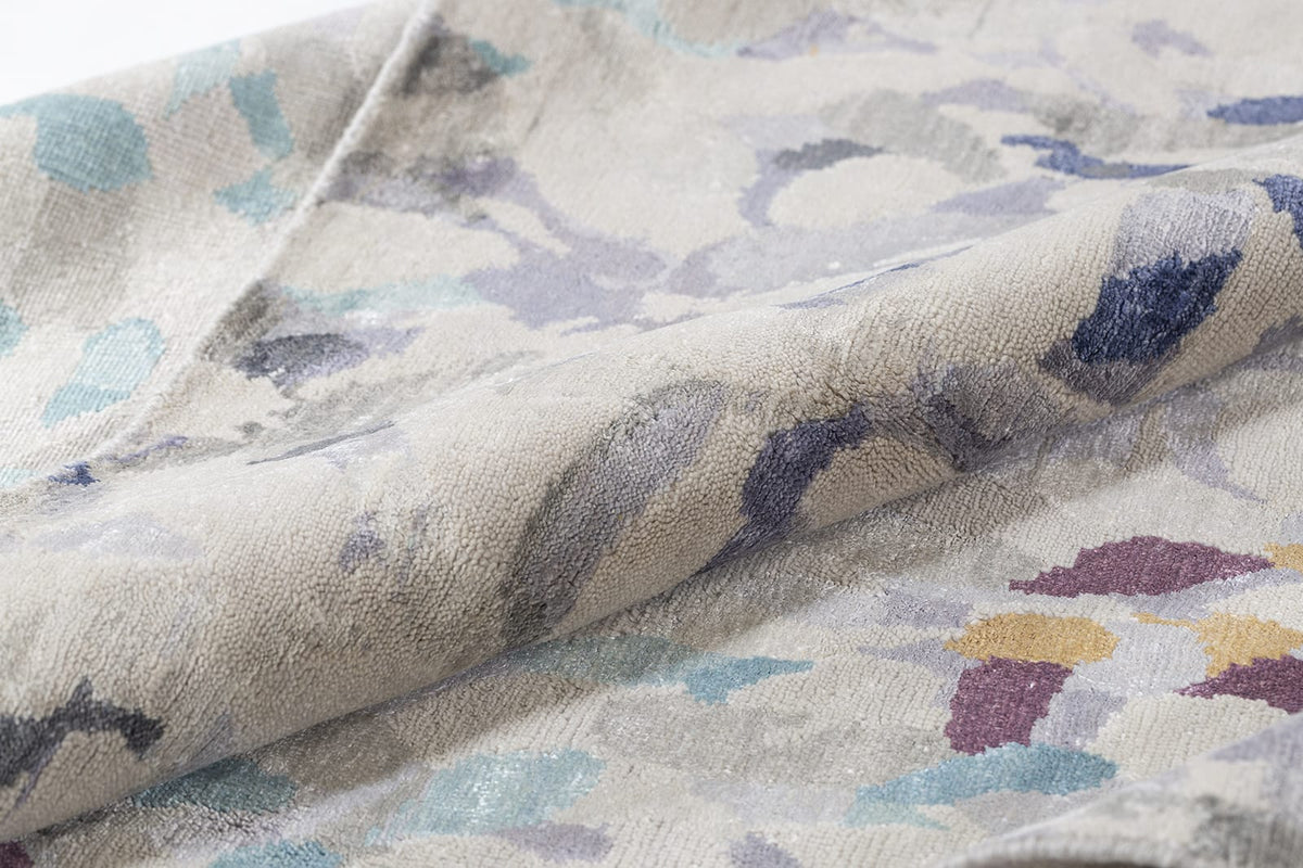 detail image of Petals Lilac hand knotted area rug design by Tufenkian