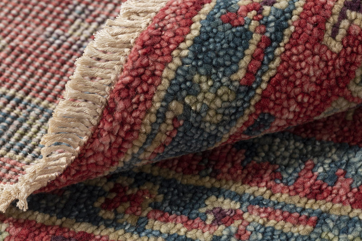 detail of Tigranakert Currant hand knotted area rug design
