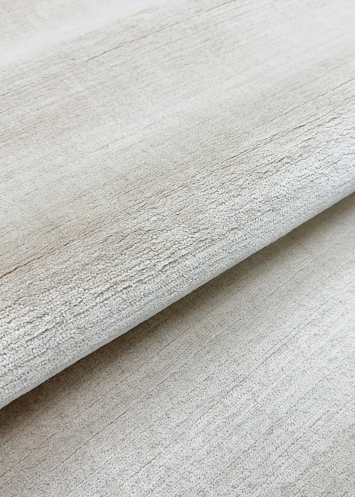 LUXE SOLID SILK 6MM CUT PILE NATURAL WHITE