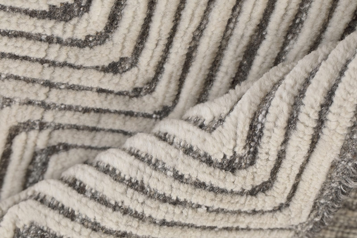 PLATEAU III IVORY CHARCOAL 1x1