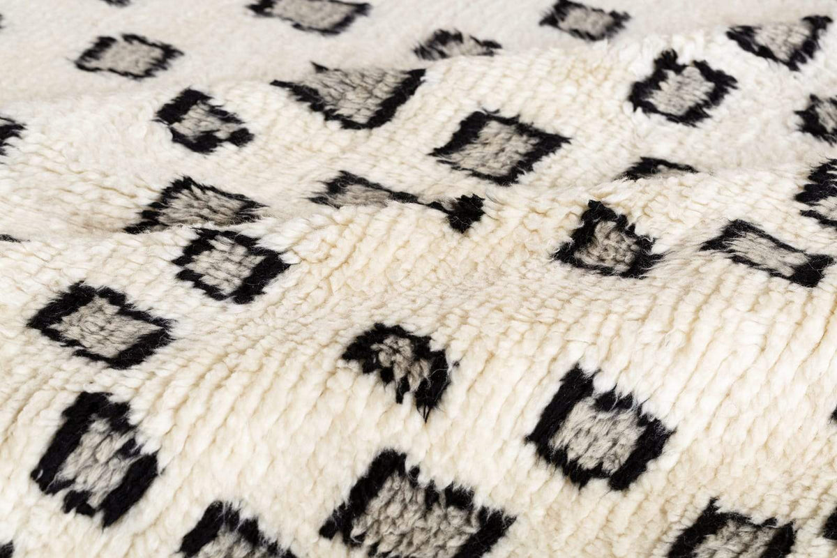 HIGASHI WHITE BLACK Product Tufenkian Artisan Carpets 